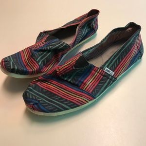 patterned toms